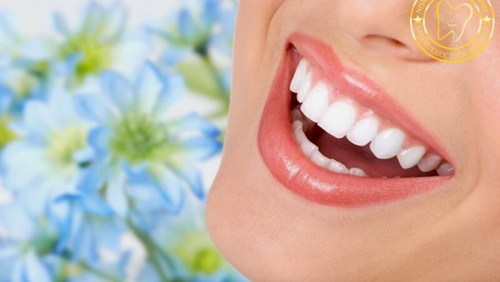 “Nụ cười Giáng Sinh” – Bí quyết làm trắng răng an toàn trước lễ